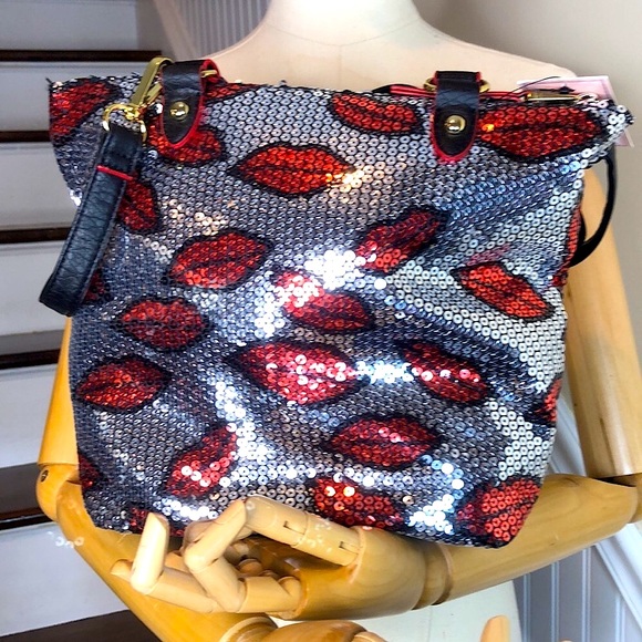 JUICY COUTURE Red Lipstick Kiss Lips Sequin Top Zip Crossbody Shoulder Bag NWT - Picture 6 of 17